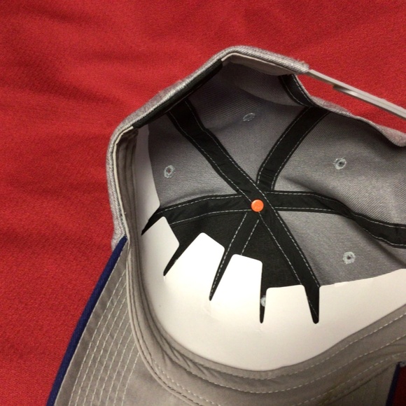 NHL VANCOUVER CANUCKS new hat - Picture 2 of 3